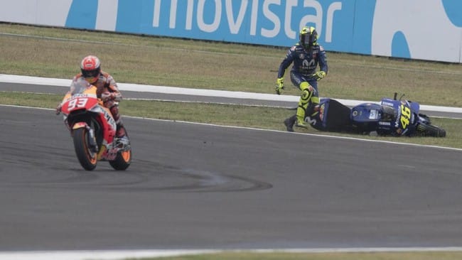 Rossi terjatuh