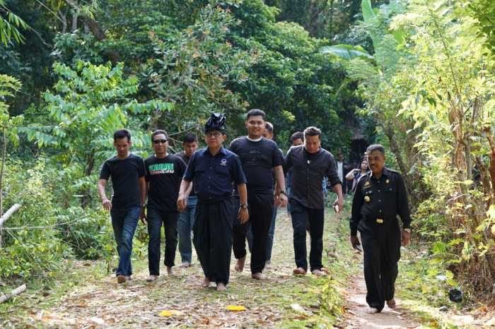 Hargai Kearifan Lokal Akbar Faizal Dianugerahi Gelar Adat