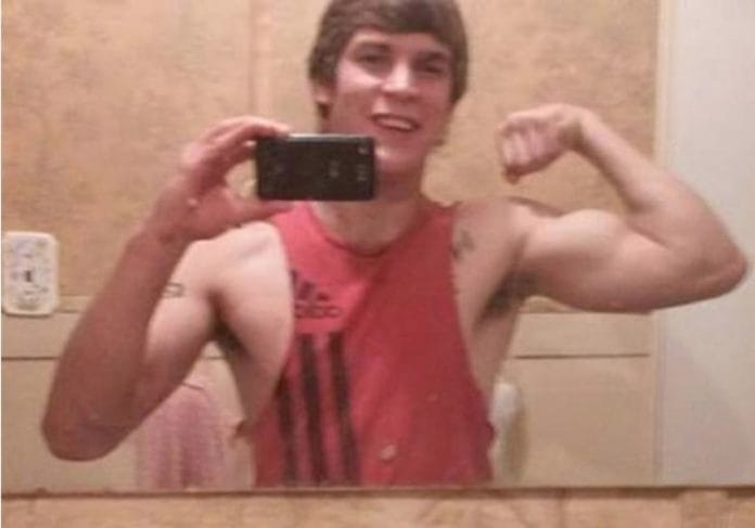 Bercinta dengan Knalpot Mobil Nasib Pria ini Berujung Sial