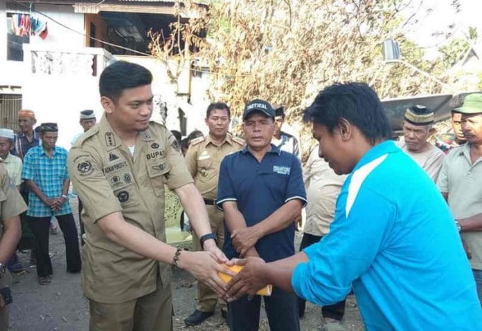 Bupati Gowa Serahkan Bantuan Korban Kebakaran di Biringbulu