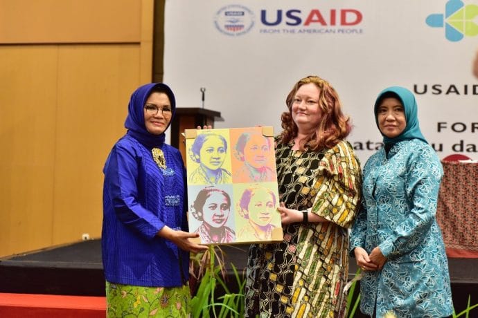 Liestiaty F Nurdin menjadi pembicara dan sharing pengalaman saat menjadi Ketua Tim Penggerak PKK Kabupaten Bantaeng pada Forum Kesehatan Ibu dan Bayi Baru Lahir dilaksanakan di Swissbell-Inn, Panakukkang, Makassar, Selasa (9/10).