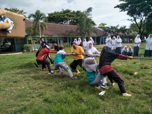 Meriahkan Hari Guru, OSIS SMAN 2 Pangkep Gelar Lomba untuk Guru dan Staf TU