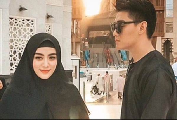 Ifan Seventeen bersama almarhumah istrinya Dylan