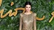 Kendall Jenner tampil tanpa bra di british fashion awards 2018.