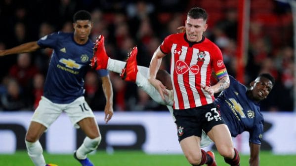 Pemain Southampton dan United berduel. (Foto: REUTERS/Eddie Keogh)