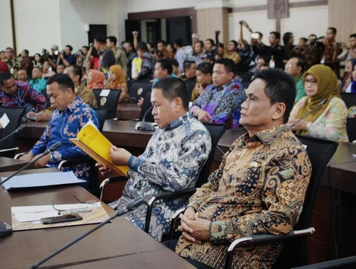 Bupari Barru, Ir. H. Suardi Saleh saat menghadiri rapat koordinasi penaggulangan bercana di Kantor Gubernur Sulawesi Selatan, Minggu (27/1/2019).