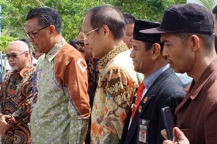 Gubernur Sulsel HM Nurdin Abdullah saat meresmikan PT. Huandi Nickel Alloy Indonesia atau Smelter, Kabupaten Bantaeng. (Panrita News/ Abdul Latif).