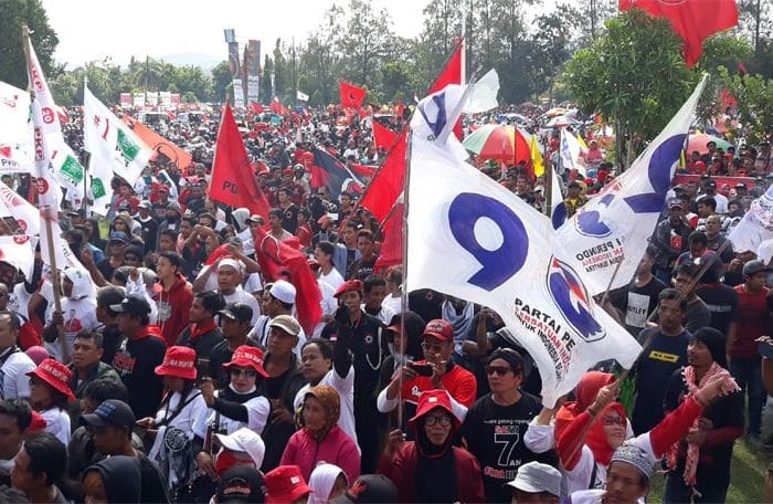 Suasana kampanye pasangan calon presiden-wakil presiden nomor urut 01 di Desa Bantar Kulon, Kecamatan Sentolo, Kabupaten Kulon Progo, Minggu, 7 April 2019.