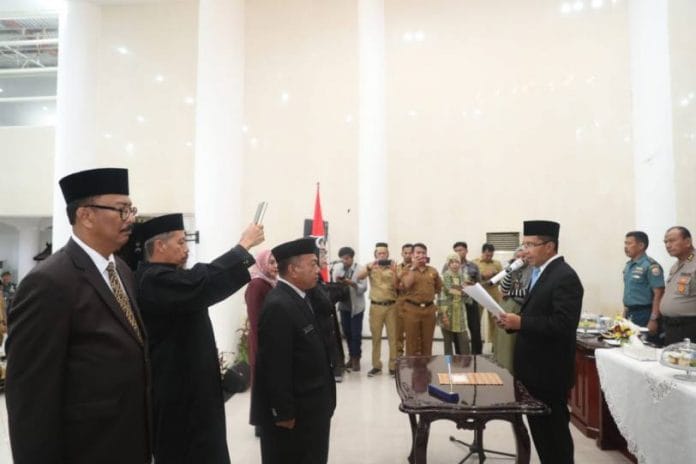 Danny Lantik Basri Rahman dan Nadjmah Emma