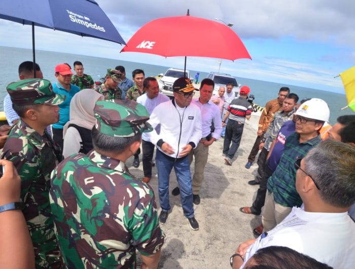 Gubernur Sulawesi Selatan (Sulsel), Prof HM Nurdin Abdullah meninjau mega proyek di Luwu Utara, Kamis (30/5/2019).