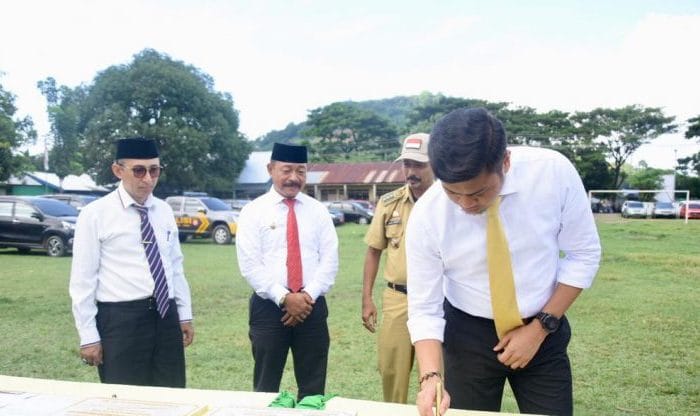 Resmikan Puskesmas Rawat Inap Bontomarannu