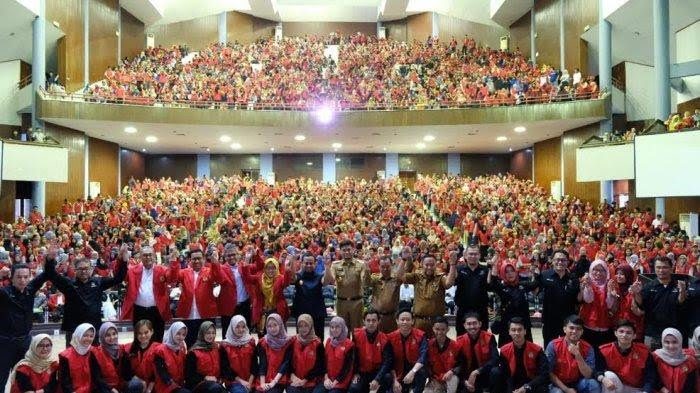 3.916 mahasiswa peserta KKN Unhas. Pelepasan ini berlangsung di Baruga AP Pettarani Unhas, Jl Perintis Kemerdekaan, Makassar, Sulawesi Selatan, Senin (24/6/2019)