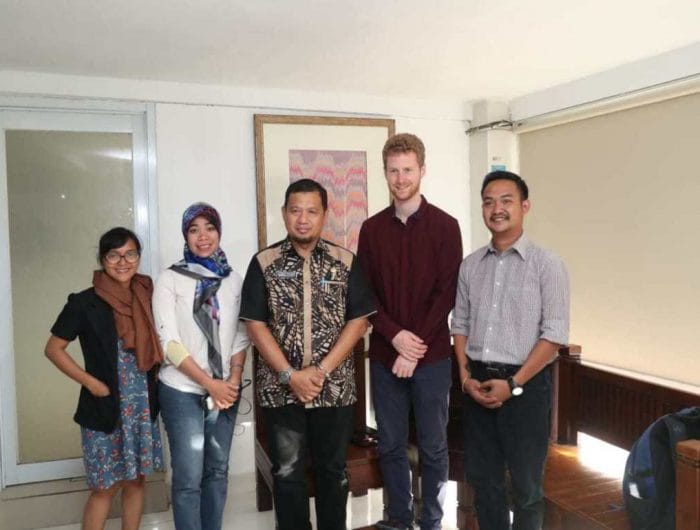 Walhi Sulsel bersama tim peneliti Bothends dari Belanda Temui Wali Kota Makassar Dr M Iqbal S Suhaeb di Rumah Jabatan, Jumat (14/6/2019).