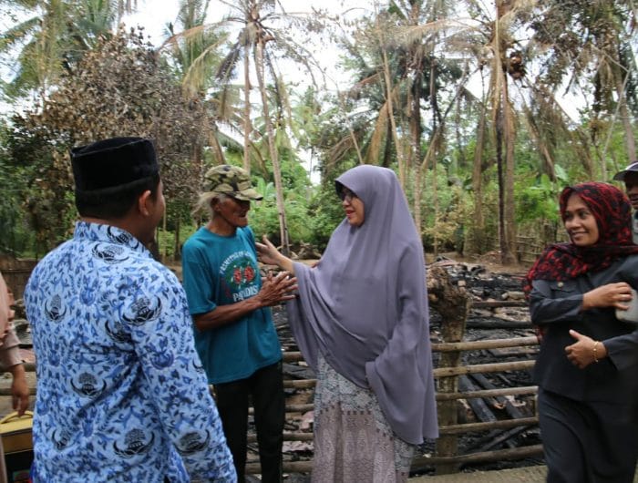 Hasnah Syam kunjungi korban kebakaran di Barru.