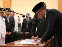 Bupati Bantaeng, DR Ilham Azikin melantik 50 pejabat baru di jajaran Pemkab Bantaeng di ruang pola kantor Bupati Bantaeng, Rabu, 19 Juni 2019