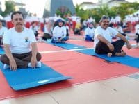 Festival Yoga Internasional yang diadakan di Anjungan Pantai Losari, Minggu (23/06/2019) pagi.