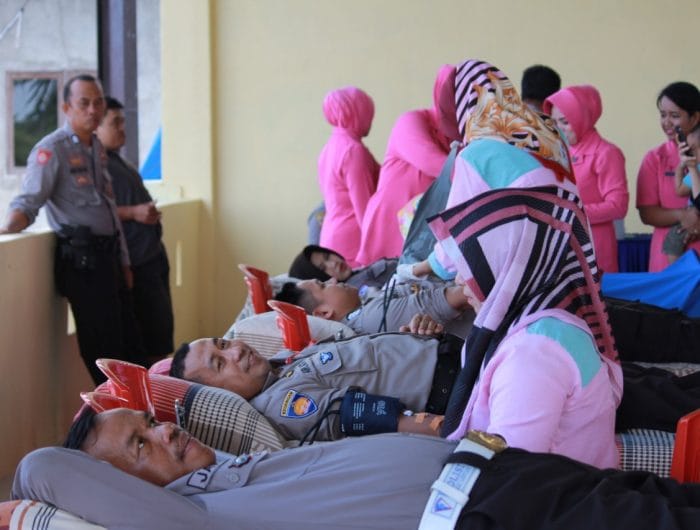 Dalam rangka menyambut HUT Bhayangkara ke-73, Kepolisian Resort (Polres) Bulukumba, menggelar kegiatan bakti kesehatan donor darah.
