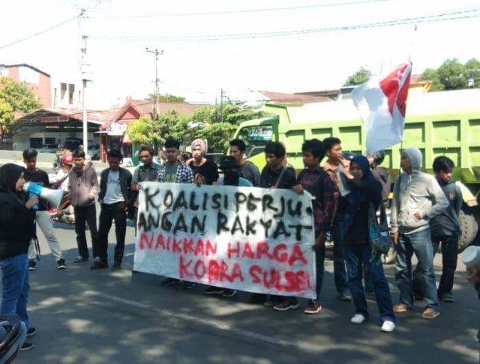 Koalisi Perjuangan Rakyat (KOPRA) menggelar aksi di depan kantor DPRD dan Gubernur Provinsi Sulawesi Selatan, Senin (24/6/2019).