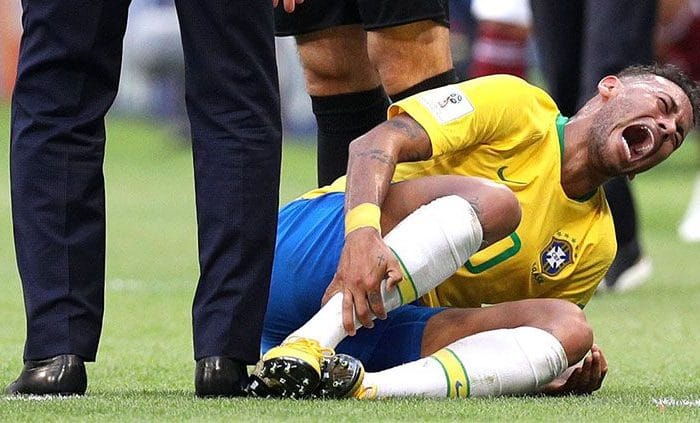 Pemain Timnas Brasil, Neymar dipastikan absen di ajang Copa America 2019 usai mengalami cedera serius dalam laga persahabatan melawan Qatar, Kamis (06/06/19).