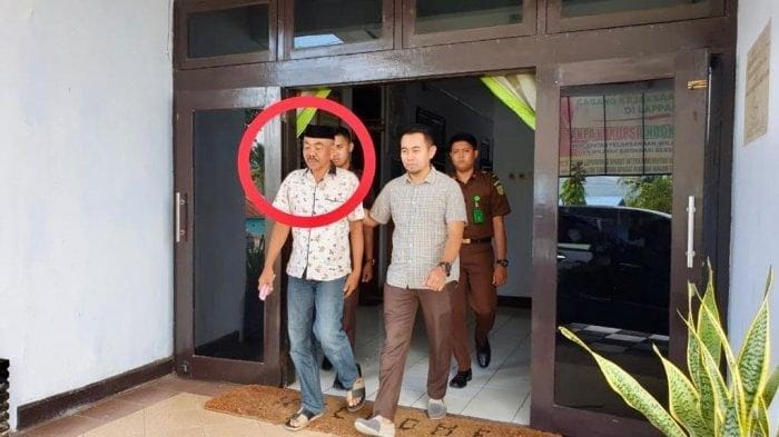 Kepala Cabang Kejaksaan Negeri Bone di Lappariaja (Lapri) Andi Hairil Akhmad memimpin tim mengeksekusi Ruddin Tokkong, Kamis (20/6/2019) siang. - Kepala Cabang Kejaksaan Negeri Bone di Lapariaja/Andi Hairil Akhmad