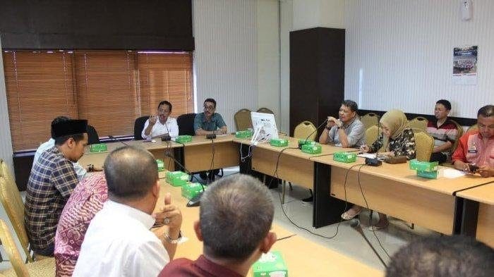 Sekda Kota Makassar M Ansar memimpin rapat pemantapan kegiatan Makassar Damai untuk Indonesia, Jumat (21/6/2019) kemarin. (Pemkot Makassar) - Pemkot Makassar