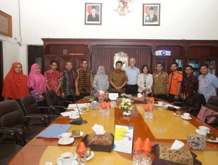 Roadshow The European Union ke Makassar, Sulawesi Selatan disambut hangat oleh Pj Wali Kota Makassar Dr M Iqbal S Suhaeb.
