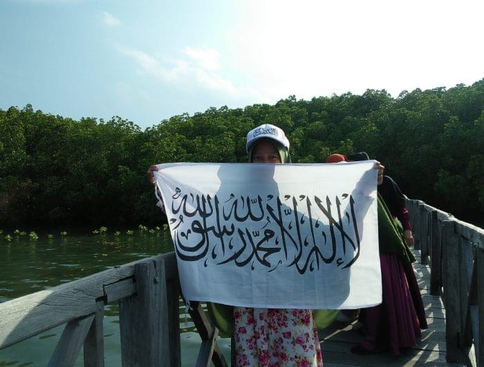 Nasriani, S.Pd (Aktivis Muslimah)