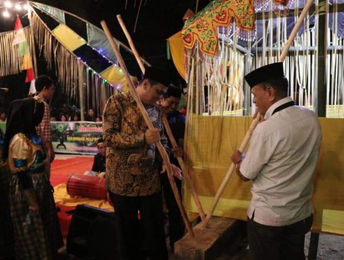 Bupati Barru menghadiri acara Mappadendang di Dusun Salomoni.