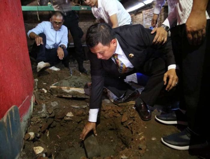 Iqbal Suhaeb Letakkan Batu Pertama Program Bedah Rumah di Rappocini