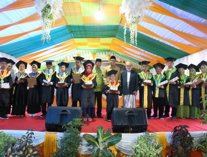 Bupati Barru Hadiri Wisuda Santri Pondok Pesantren Al-Ikhlash Addary DDI Takkalasi
