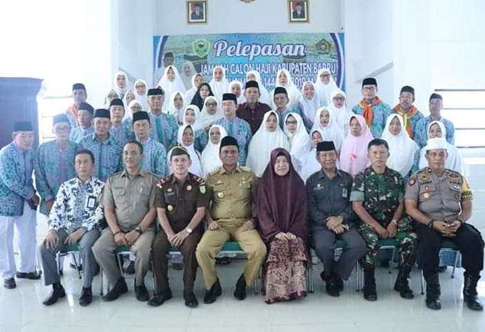 Suardi Saleh Lepas JCH Kabupaten Barru