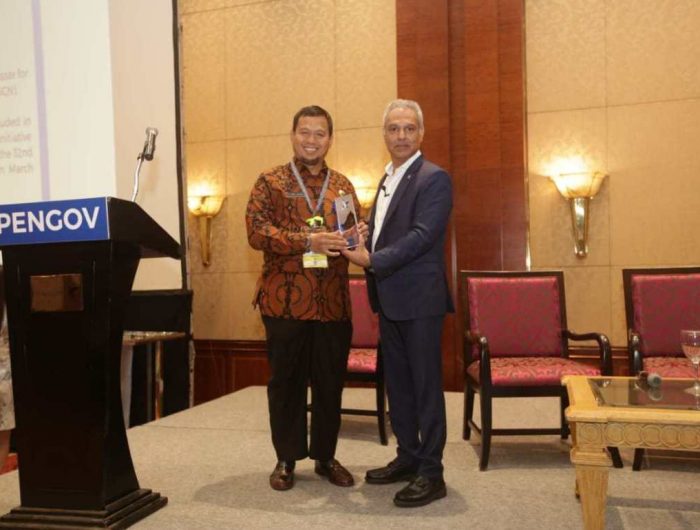 Pj Walikota Makassar dianugerahi penghargaan Recognition of Excellence pada acara 4Th Opengov Leadership Forum 2019.