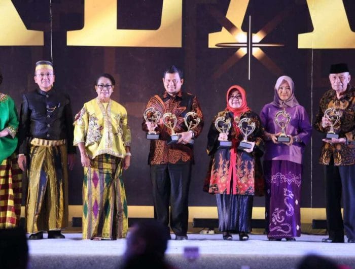 Pemerintah Kota (Pemkot) Makassar menerima penghargaan Kota Layak Anak (KLA) 2019.