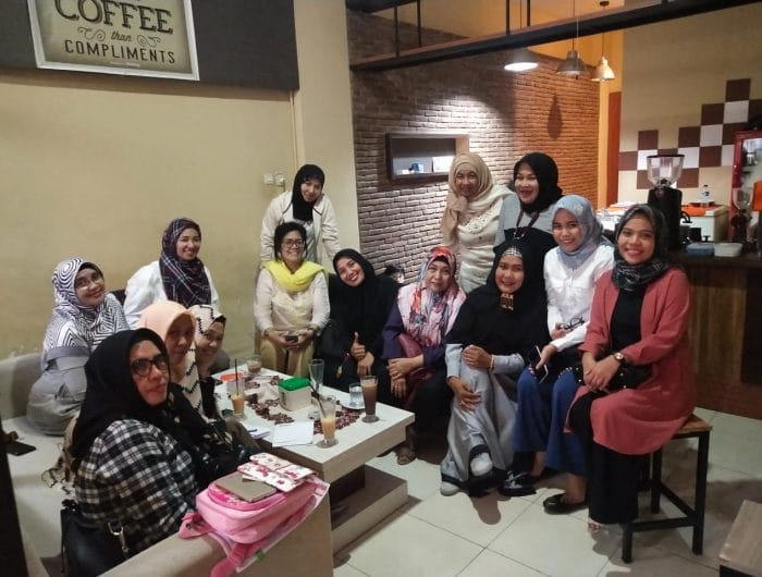 Komunitas Ibu Cerdas Indonesia (KICI) Sulsel, mengadakan pertemuan mingguan di kafe ontime