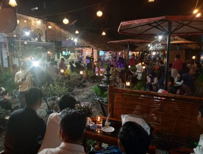 Dialog Interaktif dan Halal Bihalal KAHMI UIN Alauddin Makassar di New Tosil Cafe and Resto.