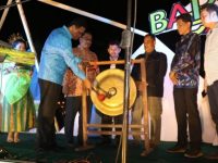 Pembukaan Barru Expo 2019 ditandai dengan pemukulan gong Oleh Bupati Barru