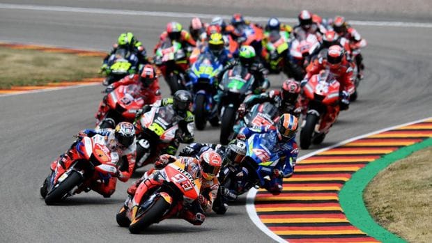 Marc Marquez merebut kemenangan kesepuluh beruntun di Sirkuit Sachsenring. (REUTERS/Annegret Hilse)