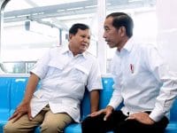 Presiden Jokowi bertemu dengan Prabowo Subianto di Stasiun MRT di Lebak Bulus, Jakarta, Sabtu (13/7) pagi. (Foto: Ist)