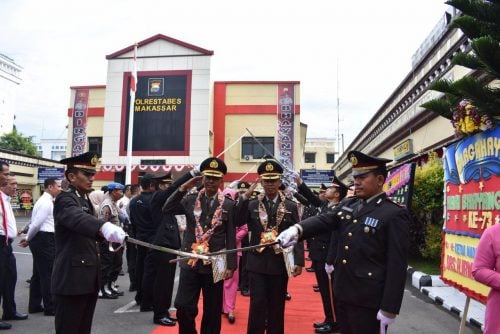 Upacara Purna Bhakti pelepasan Wisudawan purna bhakti bertempat di halaman Apel Polrestabes Makassar, Senin, (01/07/2019).