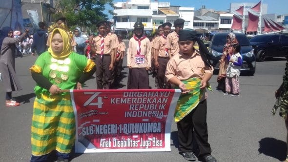 Anak Disabilitas Semarakkan Gerak Jalan di Bulukumba