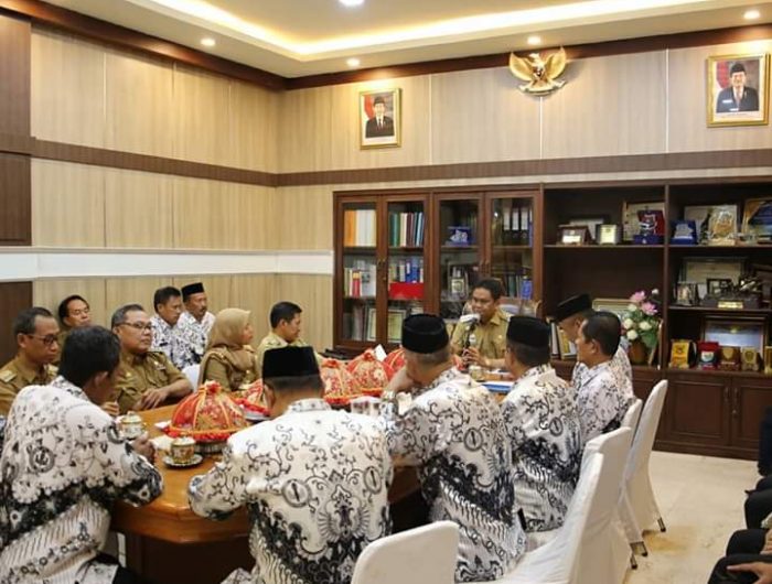 Pemerintah Kabupaten (Pemkab) Barru menggelar rapat koordinasi pengurus PGRI Barru.