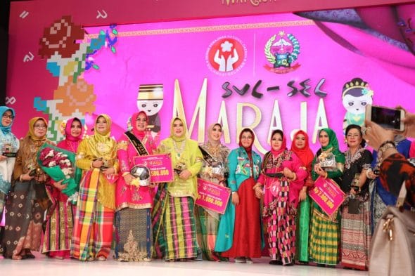 Parade Fashion Show yang bertemakan Baju Bodo