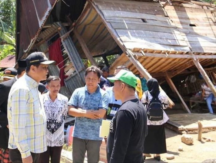 Bupati Barru Kunjungi Korban Angin Puting Beliung