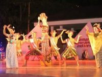 Gebyar Pentas Seni yang dilaksanakan di Panggung Arena Alun-alun Colliq Pujie Kecamatan Barru