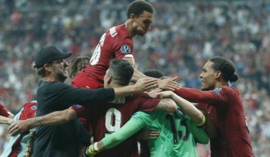 Liverpool merayakan kemenangan atas Chelsea di Piala Super Eropa 2019 (c) AP Photo