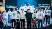 Erick Thohir bersama aktor dan aktris Jagat Sinema Bumilangit dalam peluncuran film Gundala di Jakarta