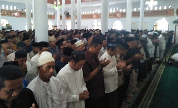 Ribuan Orang Shalati Almarhum Mantan Camat Bulukumpa