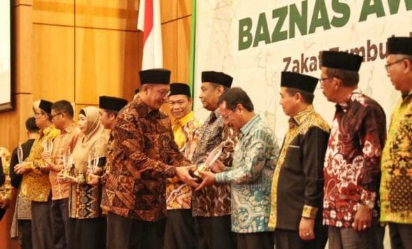 Pj Wali Kota Makassar Raih Baznas Award 2019