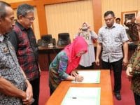 Proses penandatanganan kerja sama di Ruang Pola Kantor Bupati Bantaeng