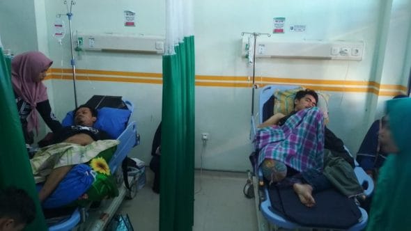 Dua orang warga yang berjualan minuman ringan di area lapangan pemuda, Bulukumba jadi korban Gengster ini